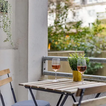 Rock Trifft Ruhrpott By Cordis Sky Fuer Bis Zu 3 Personen 5 Minuten Zur Messe Oder Hauptbahnhof