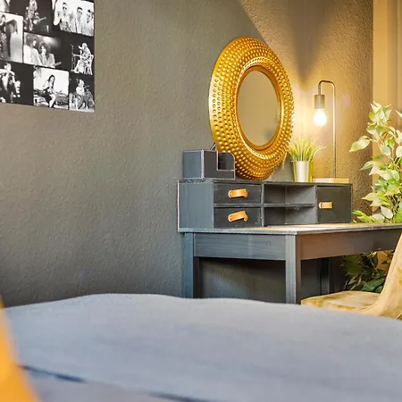 Rock Trifft Ruhrpott By Cordis Sky Fuer Bis Zu 3 Personen 5 Minuten Zur Messe Oder Hauptbahnhof Essen