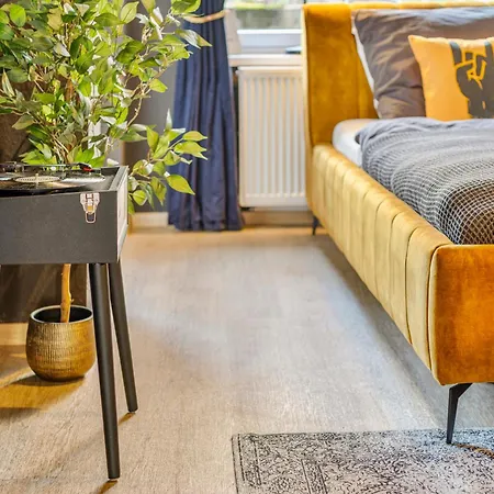 Rock Trifft Ruhrpott By Cordis Sky Fuer Bis Zu 3 Personen 5 Minuten Zur Messe Oder Hauptbahnhof Essen