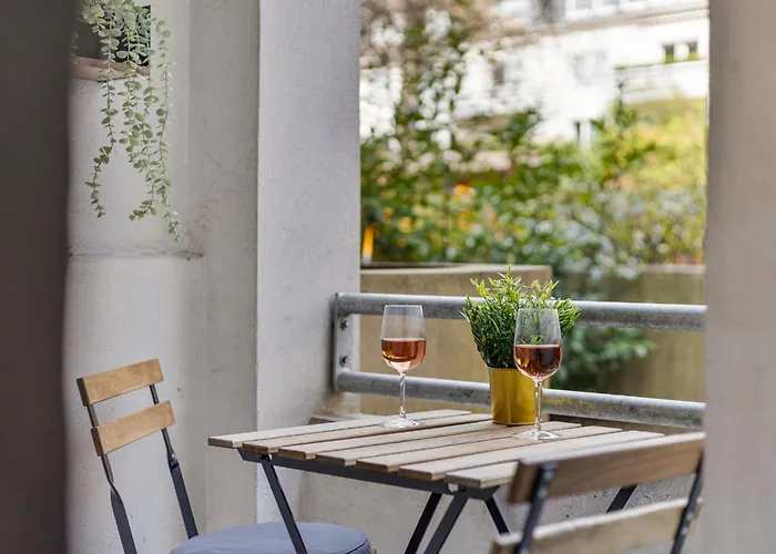 Rock Trifft Ruhrpott By Cordis Sky Fuer Bis Zu 3 Personen 5 Minuten Zur Messe Oder Hauptbahnhof